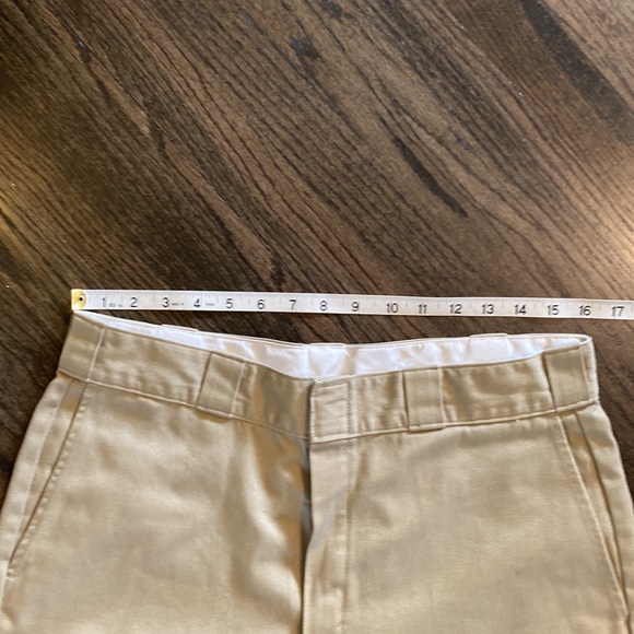 Dickies Khaki Shorts 34 VGUC - Picture 2 of 7